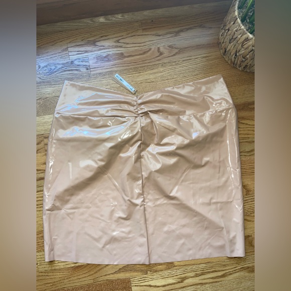 SKIMS 4X patent textured bikini story sarong mini skirt Color: Ochre - Picture 3 of 5